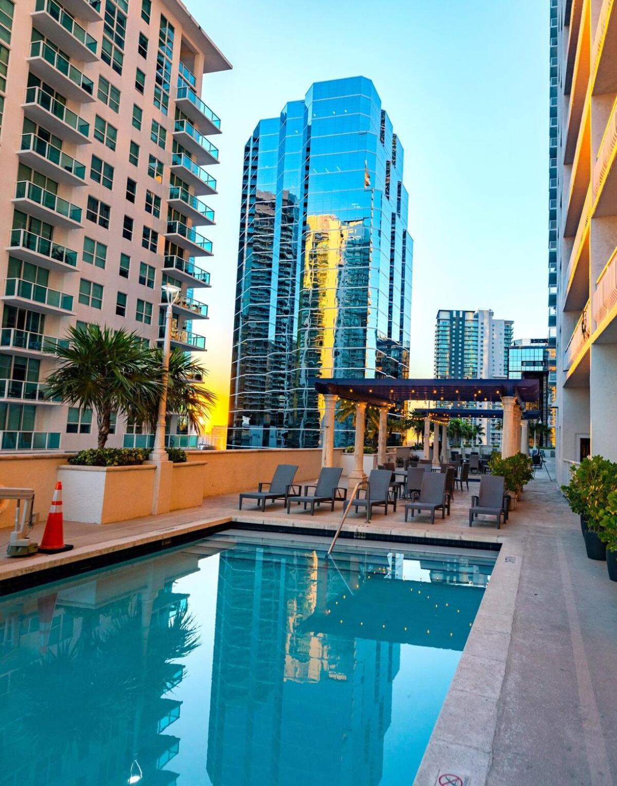 1br Brickell Included Pool, Gym And Free Parking Apartment